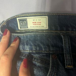 GAP Mom Jeans BRAND NEW NEVER WORN
